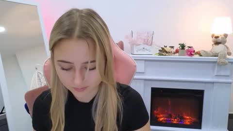 Lily online show from September 16, 1:08 pm