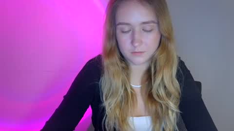 Lulu Baby18 online show from October 1, 8:25 pm