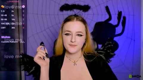 luna_berryy online show from October 20, 7:17 pm