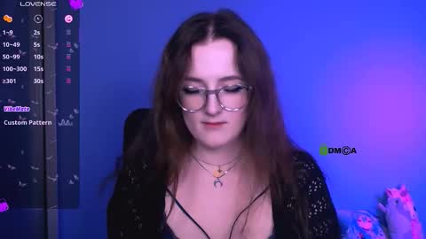 luna_berryy online show from November 19, 11:49 pm