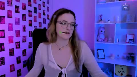 luna_berryy online show from July 25, 8:49 pm