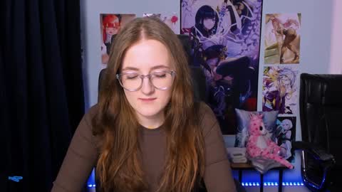 luna_berryy online show from December 9, 7:18 pm