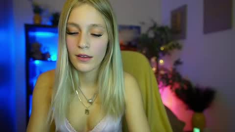 luna_grace18 online show from March 20, 2:33 pm