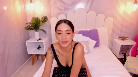 luna_hot_ass online show from October 2, 9:09 pm