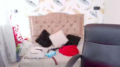 luna_lm online show from June 15, 8:31 pm