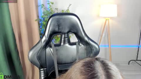 Adele online show from March 6, 8:20 am