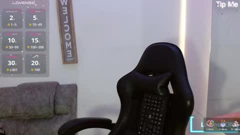 luna_starr69 online show from October 29, 1:37 pm