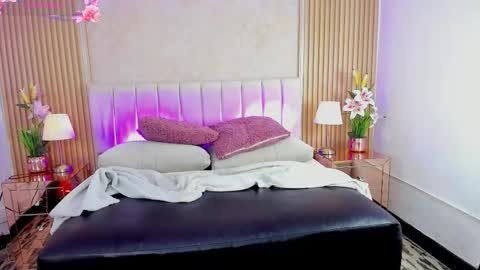 Luna Taylors online show from March 20, 12:21 pm