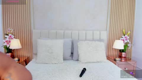 Luna Taylors online show from November 11, 11:07 am