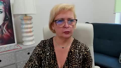 L u n a online show from May 14, 7:14 am