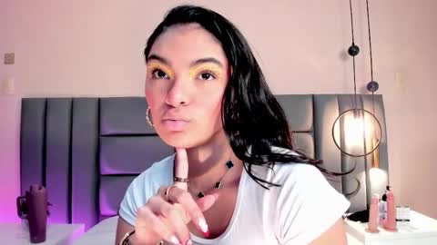 Luna Aspen online show from March 25, 6:11 pm