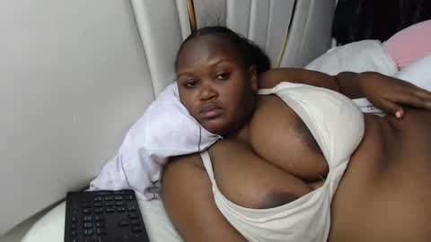 lunabloom01 online show from September 19, 1:48 am