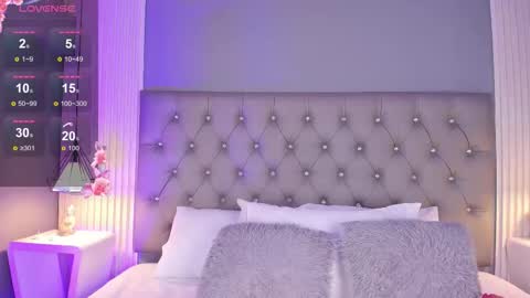 Luna  online show from December 17, 5:39 pm