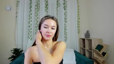 lunacurly_ online show from December 21, 1:26 pm