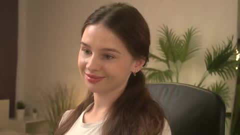 lunaolivia_ online show from September 20, 12:58 pm