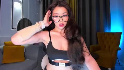 Aisha online show from March 12, 11:20 am