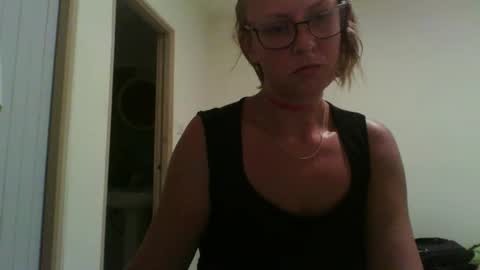 LunaPearl  online show from January 6, 7:01 am