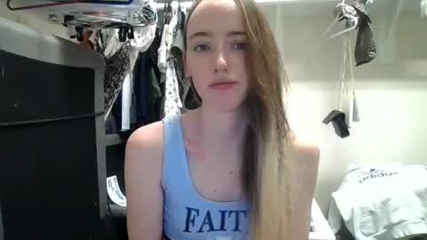 lunapixie2020 online show from February 7, 6:24 am