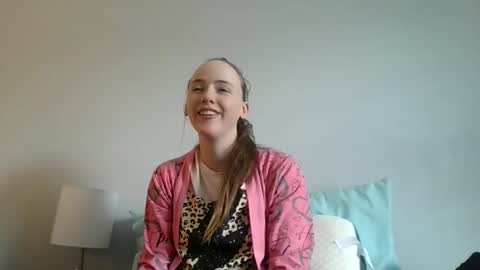 lunapixie2020 online show from April 14, 9:04 pm