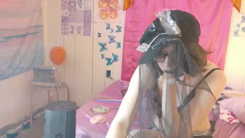 lunaquinn45 online show from March 14, 4:30 pm