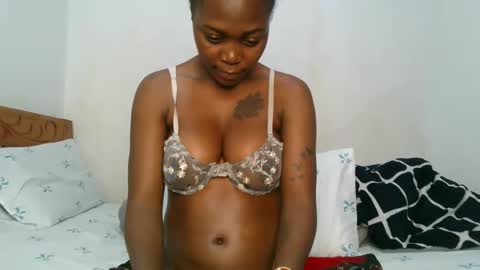 lunargoddess45 online show from December 3, 11:40 pm