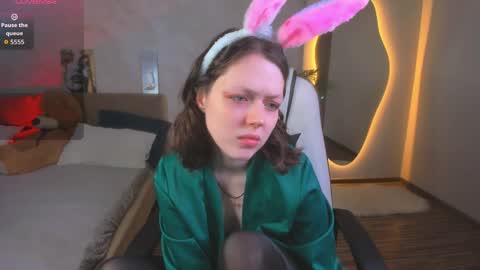 Lily online show from April 5, 5:39 am