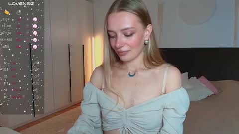 LunaticaBae online show from September 12, 4:02 am