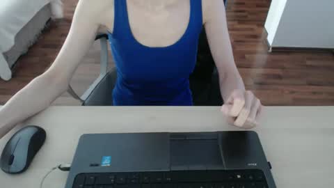lunavibe_ online show from May 18, 12:44 pm