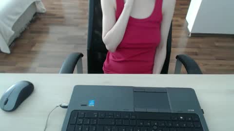 lunavibe_ online show from May 20, 1:52 pm