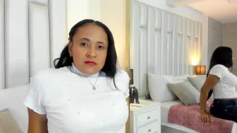 lunawilliamss online show from January 14, 3:33 am