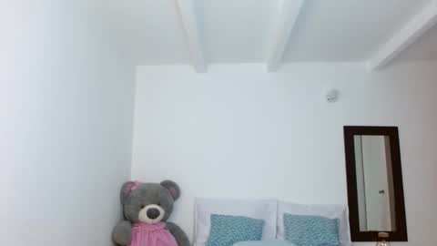 lunayois02 online show from December 27, 1:22 am