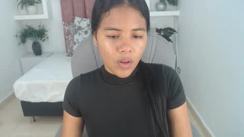 Luni Love online show from March 16, 8:02 pm