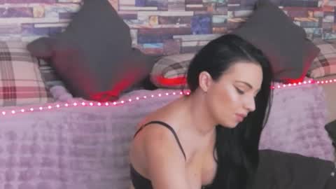 LunnaGray online show from November 4, 7:24 am