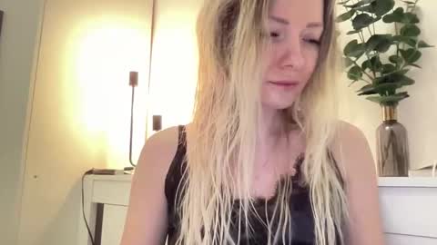 lusiluv online show from March 3, 7:20 pm