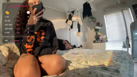 LOLA online show from April 7, 11:40 pm