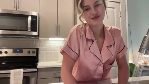 Aimee online show from January 8, 5:28 pm