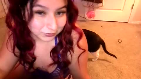 luvvespie online show from December 4, 7:25 pm