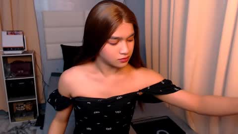 queen lux online show from February 23, 5:34 pm