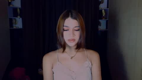 queen lux online show from May 7, 4:00 pm