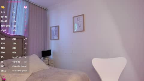 lya_brown online show from April 10, 11:49 am