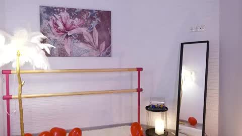 Lyly   online show from February 10, 5:25 am