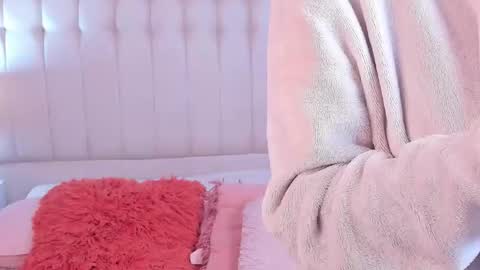 Lyn online show from December 5, 4:08 pm