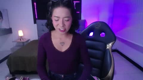 lynn_turner_ online show from March 19, 1:48 pm