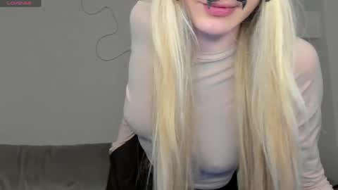 lynnadream_ online show from May 27, 1:38 am