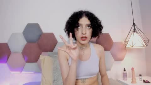 Lyravendrell online show from April 9, 6:19 am