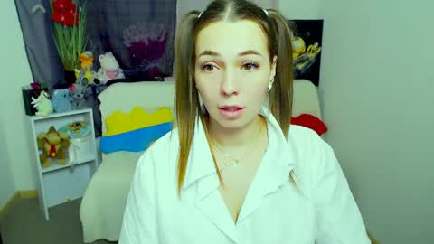 Vikki online show from April 4, 1:21 pm