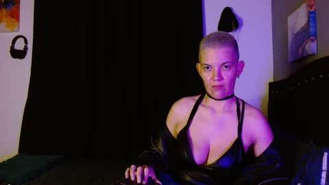 Noah Askew online show from November 16, 4:47 am