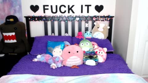 Mackenzie Wolfe online show from December 24, 7:17 am