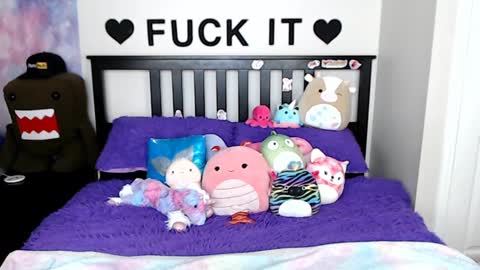 Mackenzie Wolfe online show from February 25, 8:36 am