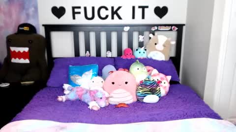 Mackenzie Wolfe online show from October 15, 4:04 am